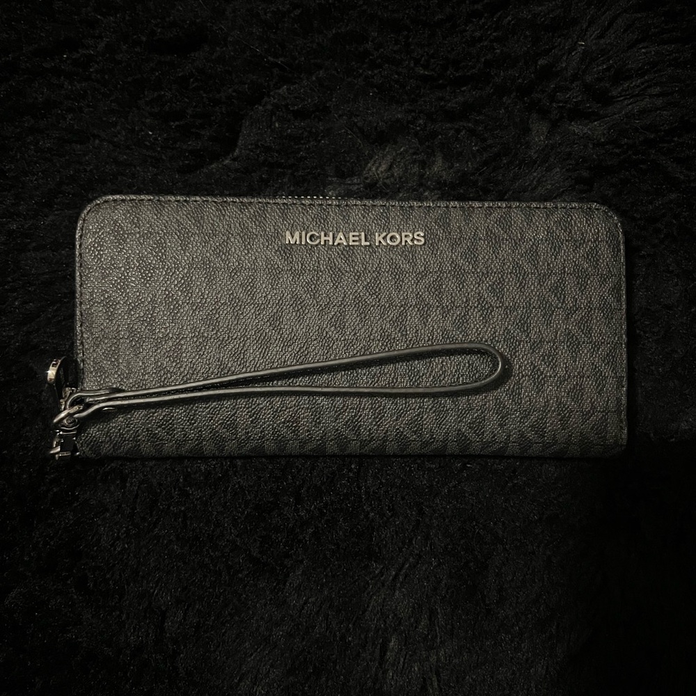 Michael Kors Black Jet Set Travel Wristlet Wallet